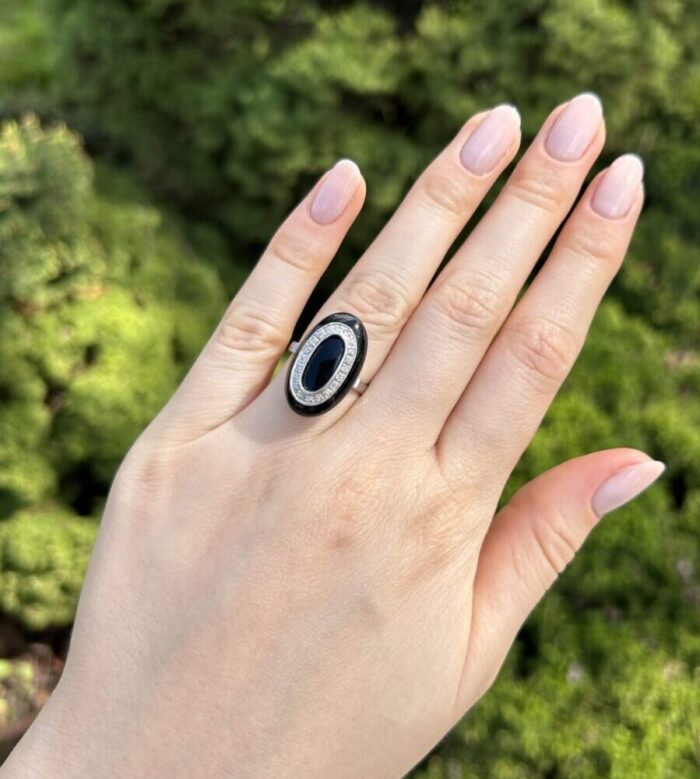 Inel Art Deco din aur alb de 18k cu onix si diamante naturale