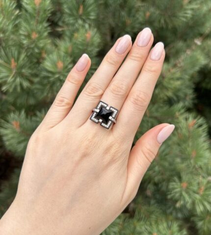 Inel autentic Art Deco din aur alb de 18k cu onix si diamante naturale