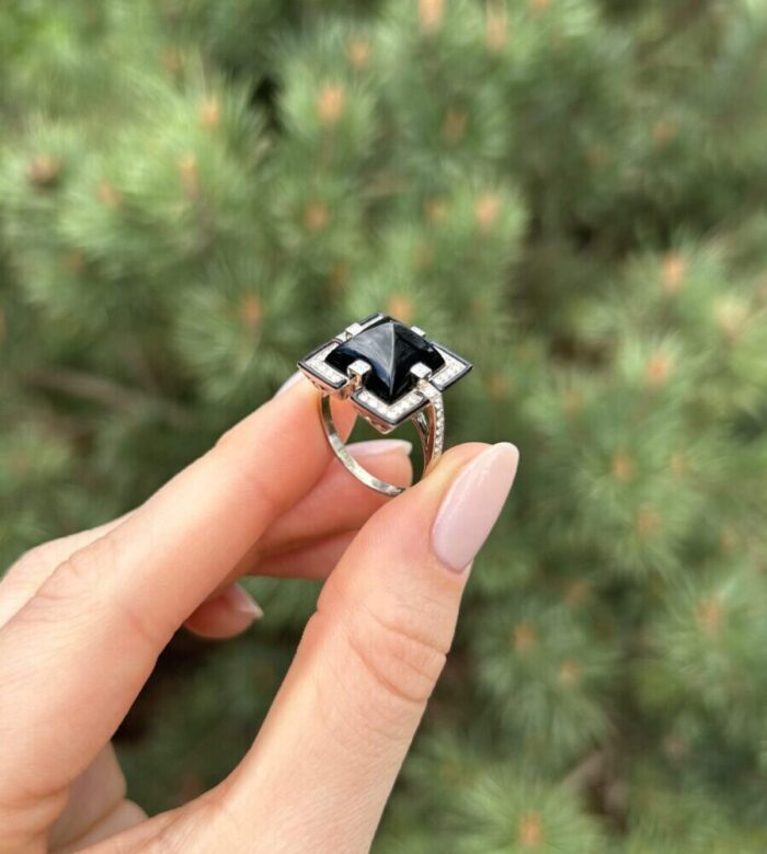 Inel autentic Art Deco din aur alb de 18k cu onix si diamante naturale