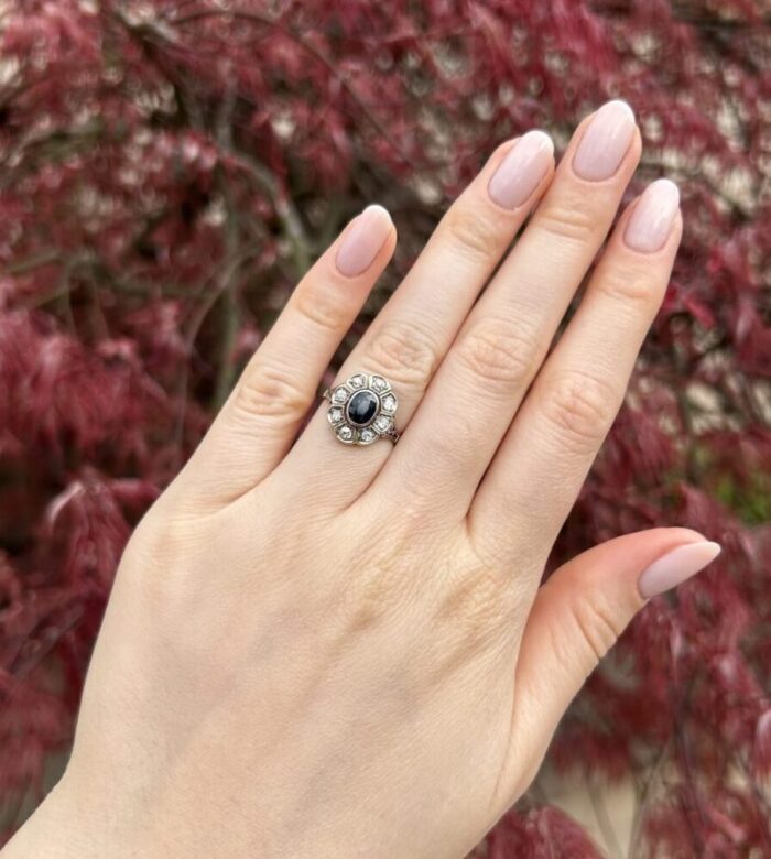 Inel Art Deco din aur alb de 18k cu safir si diamante naturale