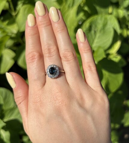 Inel din aur alb de 14k cu safir si diamante naturale