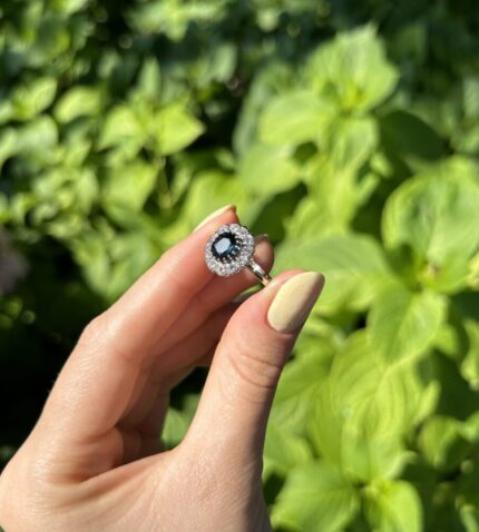 Inel din aur alb de 14k cu safir si diamante naturale
