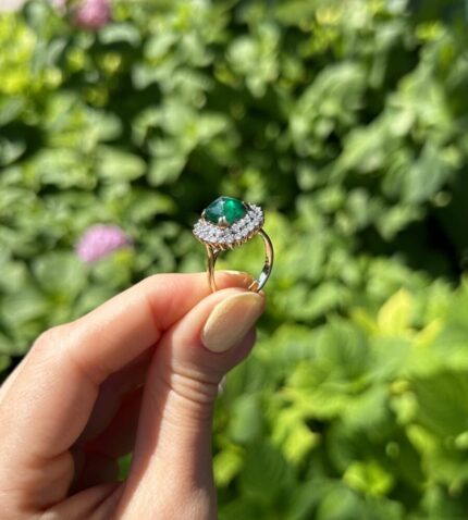 Inel din aur de 14k cu smarald de 2,7ct "Sugar loaf cut" si diamante naturale